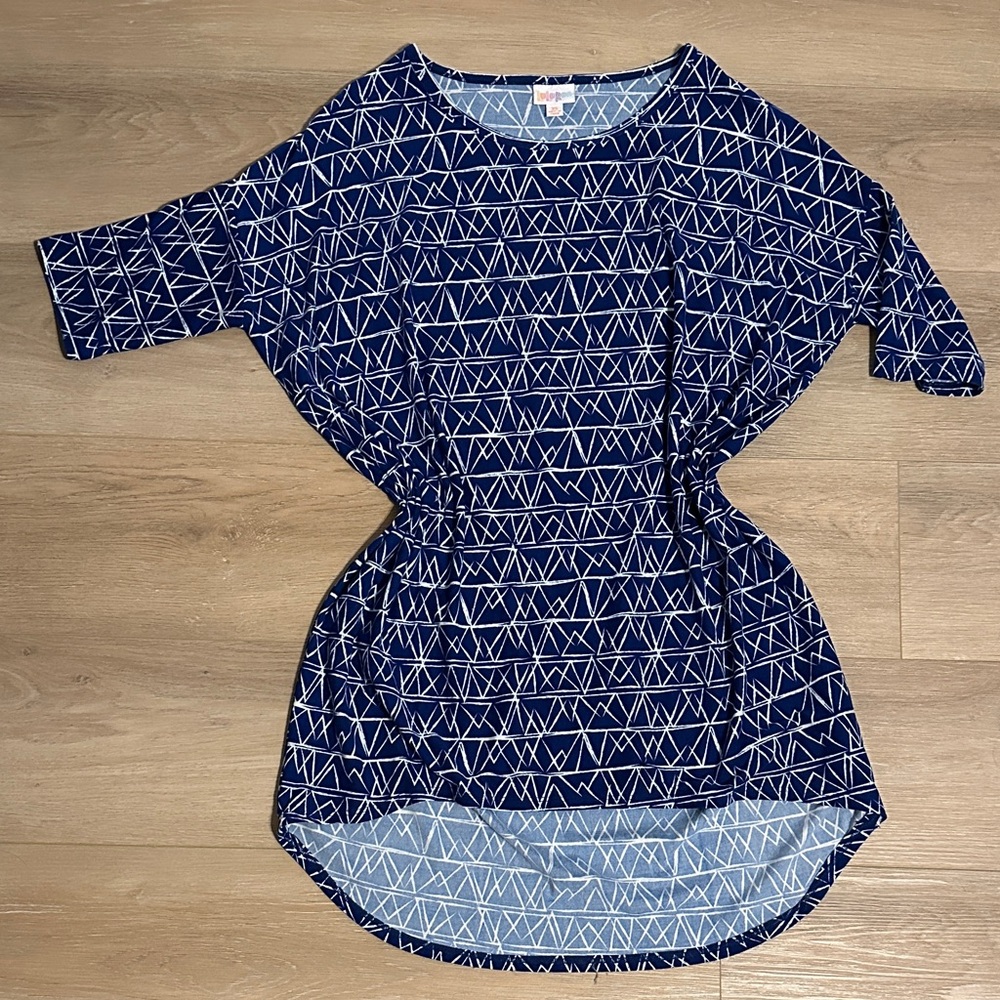LuLaRoe Navy and White Geometric Top